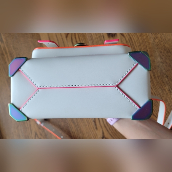 NWT Michael Kors White Crossbody Messenger Bag with leather solutions - Picture 7 of 14